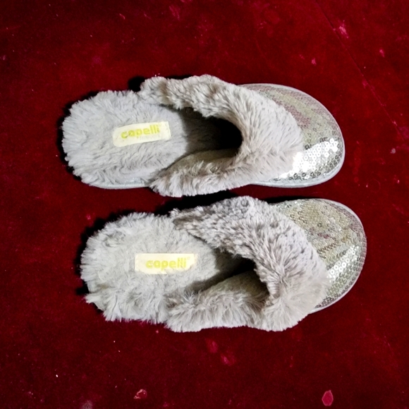 Capelli Women's Slippers - Picture 4 of 5